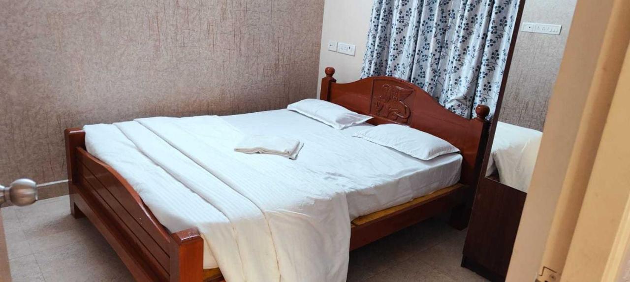 Spot On Sri Krish Hotel 韦洛尔 外观 照片